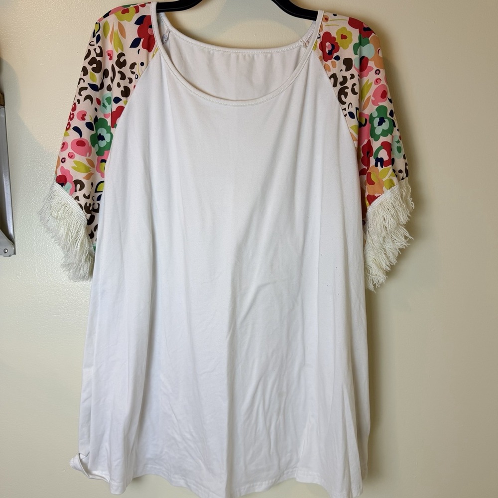 Women's Floral Sleeve Fringe Boho Boutique Flutter Sleeve Size 2x